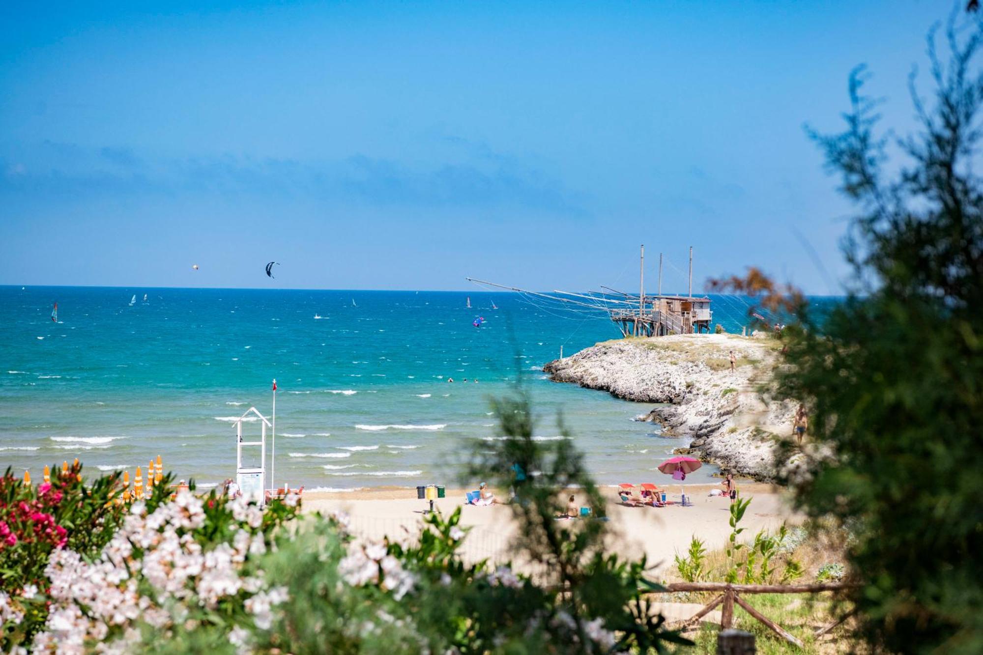 Camping Village Baia Falcone ヴィエステ エクステリア 写真