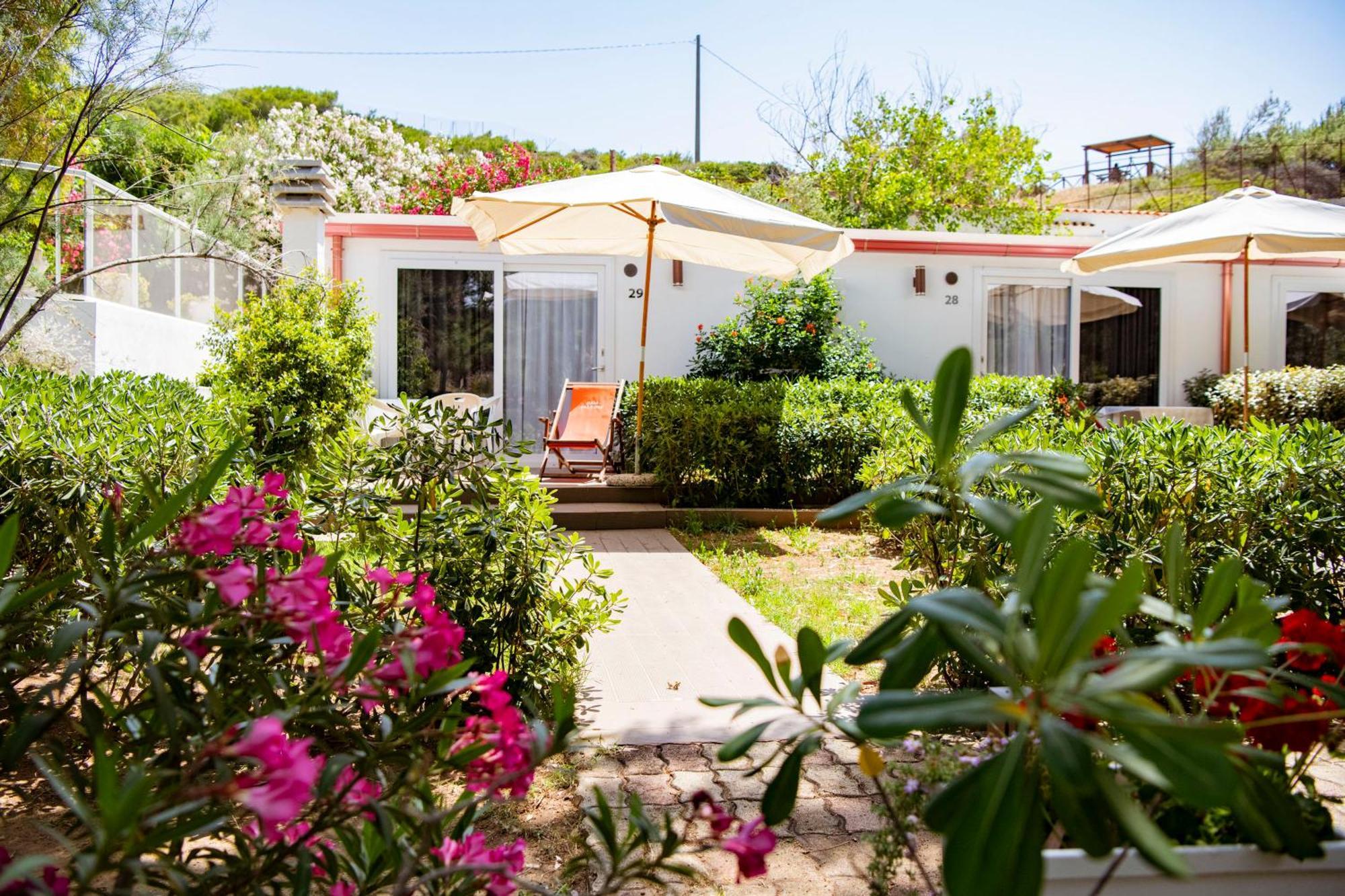 Camping Village Baia Falcone ヴィエステ エクステリア 写真