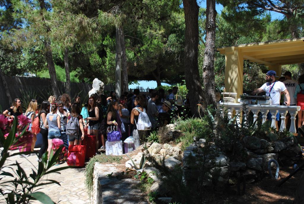 Camping Village Baia Falcone ヴィエステ エクステリア 写真